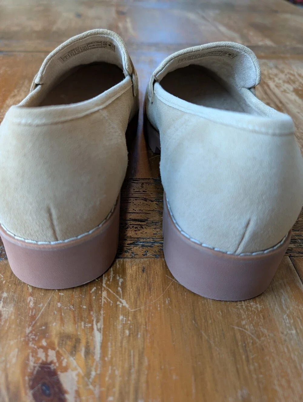 Vionic Cheryl ll Light Weight Arch Support Beige Suede Loafers Size 9